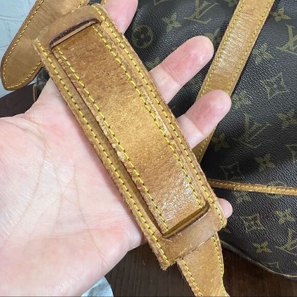 LOUIS VUITTON Classic Unisex Monogram Saumur 35 Cross Body bag Vintage 1992 - Picture 12 of 17